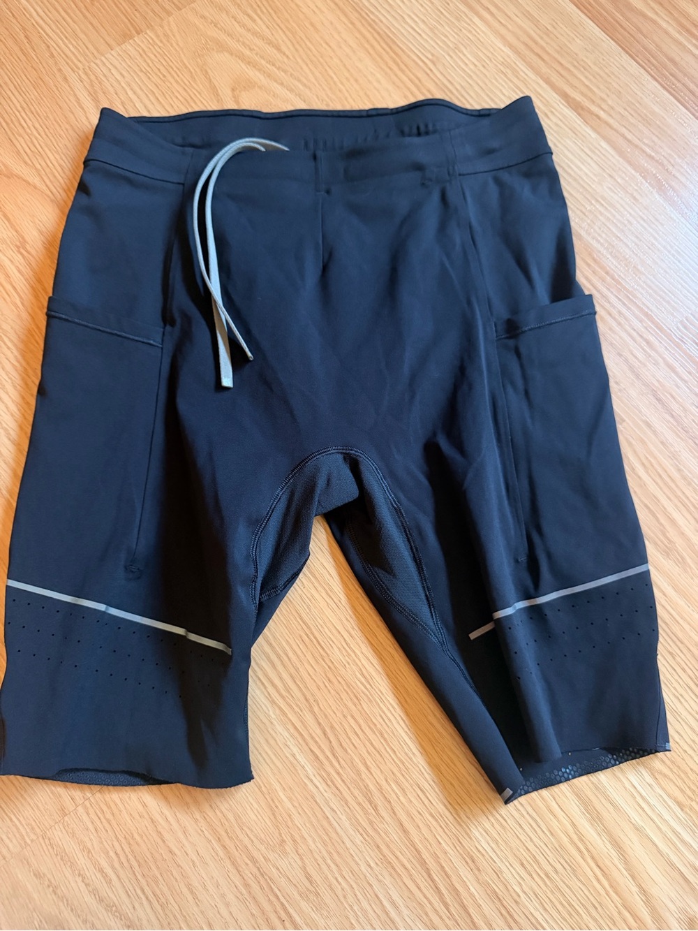 lululemon athletica Men's Black Athletic Cycling Shorts with Side Pockets